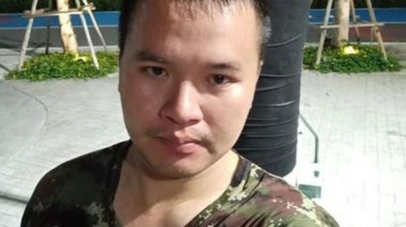 Войник уби 12 души, взе и заложници!