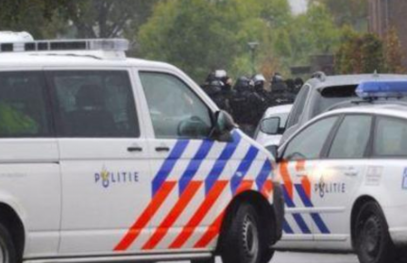 Бомба в колет избухна в пощенска станция в Амстердам