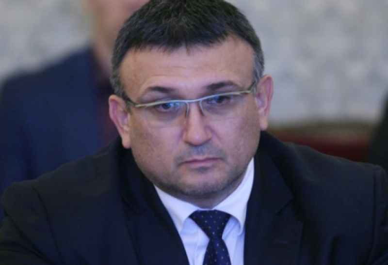 Младен Маринов свика спешна среща в МВР заради банковите обири