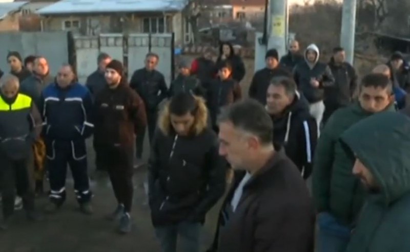 Софийско село на протест: Не сме длъжни да миришем животинската тор