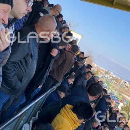 Самуилов посрещна Крушарски на Коматево, двамата един до друг в ложата СНИМКИ