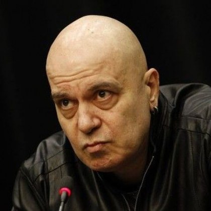 Слави Трифонов учреди „Има такъв народ" под прикритие