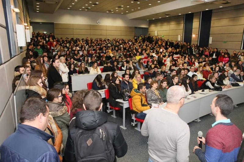 Стотици желаещи да учат в Медицински университет-Пловдив