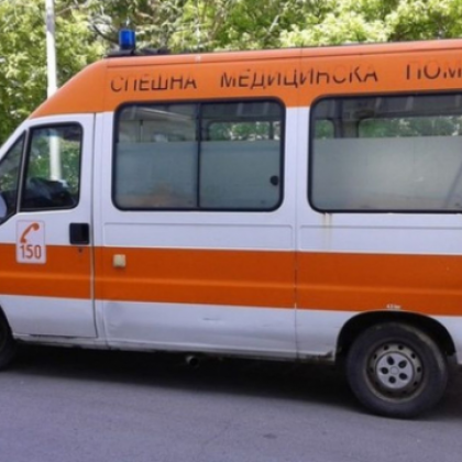 "Мерцедес" блъсна възрастна жена край Пловдив, прати я в болница