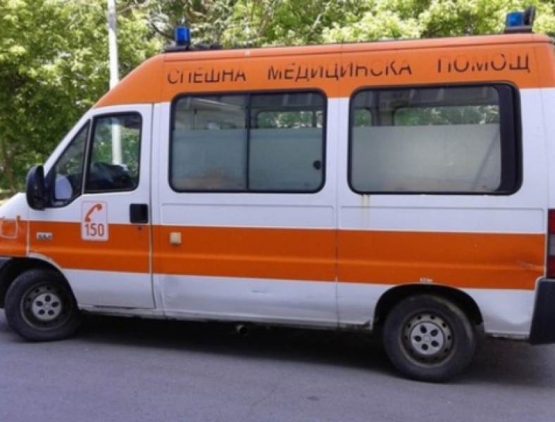 "Мерцедес" блъсна възрастна жена край Пловдив, прати я в болница