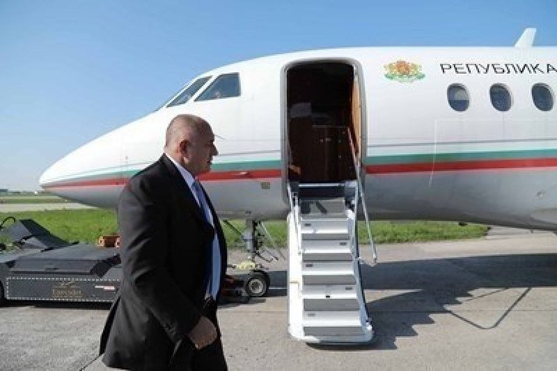 Правителственият Фалкон пак се издъни! Този път автопилотът отказа...