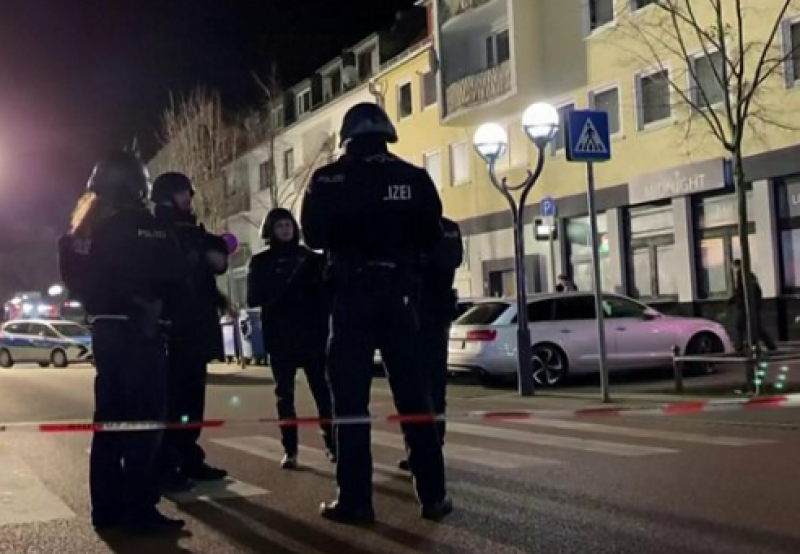Мъж стреля в два нощни бара в Германия, 11 души са убити