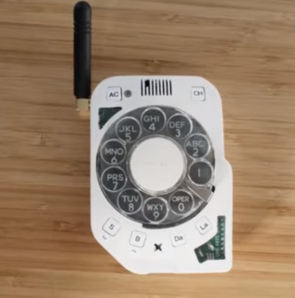 Първият мобилен телефон с шайба - ето как изглежда СНИМКИ