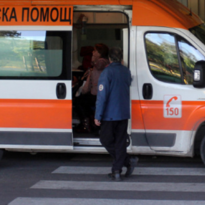 Пил блъсна жена на зебра в Пловдив, шофьорка пък счупи носа на мъж