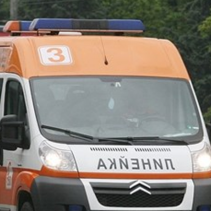 Разсеян шофьор блъсна асеновградчанин на пешеходна пътека, със счупена ръка е