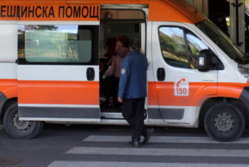 Пил блъсна жена на зебра в Пловдив, шофьорка пък счупи носа на мъж