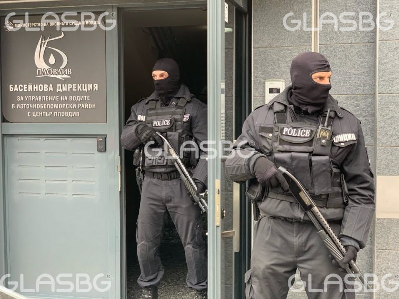 Нови арести в Пловдив! Полицията влезе в Басейнова дирекция!  СНИМКИ*
