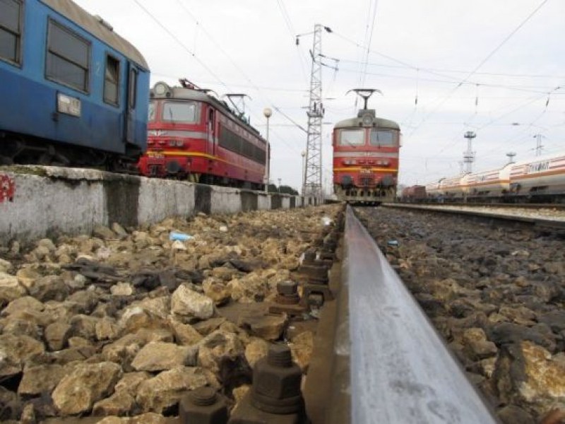 Влак блъсна и уби мъж край Пловдив!