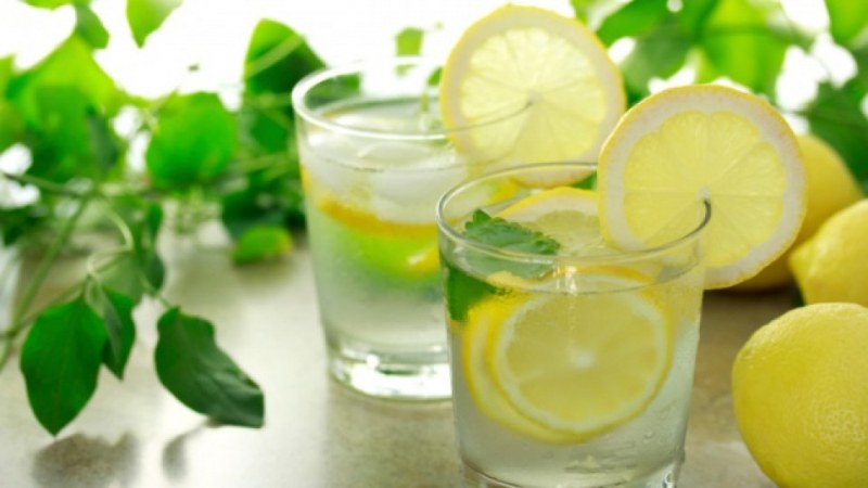 Диетолог: Водата с лимон на гладно не е панацея