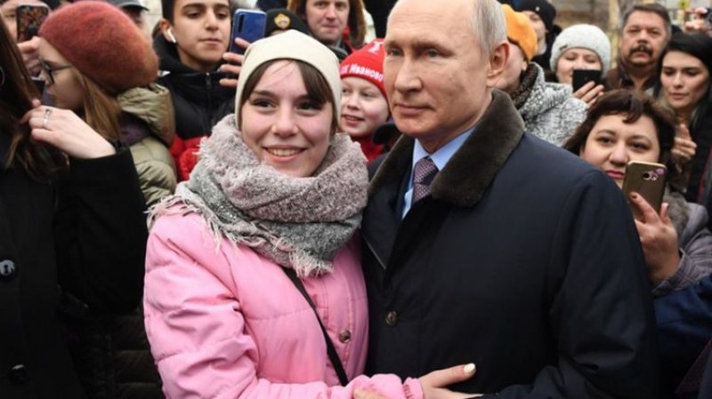 Рускиня помоли Путин да се ожени за нея! Президентът взе телефонния й номер ВИДЕО