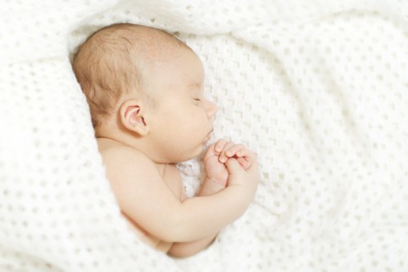 Защо бебетата мигат много по-малко от възрастните?