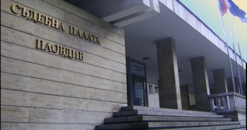Мъж се строполи пред съда в Пловдив и почина