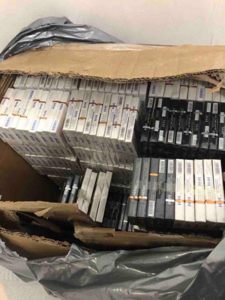 Спипаха 10 800 къса нелегални цигари в дома на жена от Столипиново