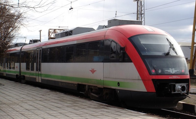 Трагедия! 15-годишно момче се хвърли под влака в Асеновград