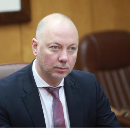 Министър Желязков каза дали се затварят границите, спират шофьорските изпити
