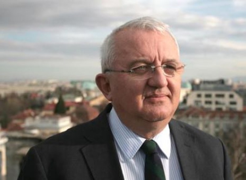 Доц. Румен Драганов: Не грипният, а икономическият вирус ще ни убие