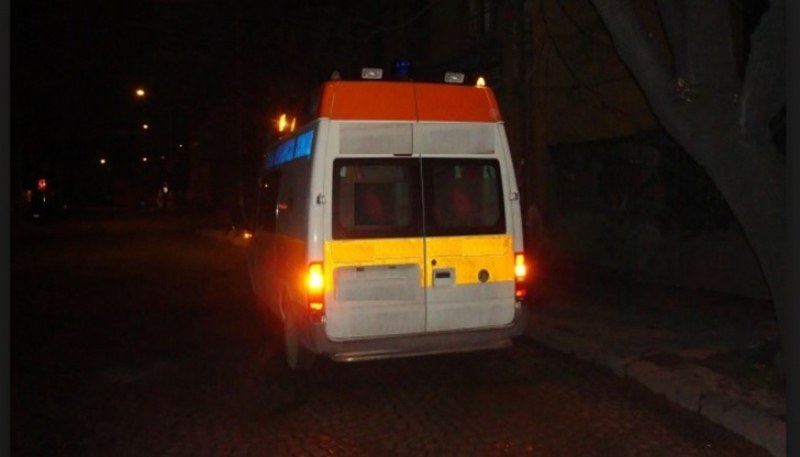 Пиян със съмнение за COVID-19 избяга! Полиция го отведе в болницата, но пак офейка
