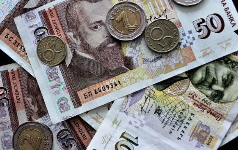 Банките облекчават условията по изплащане на кредити