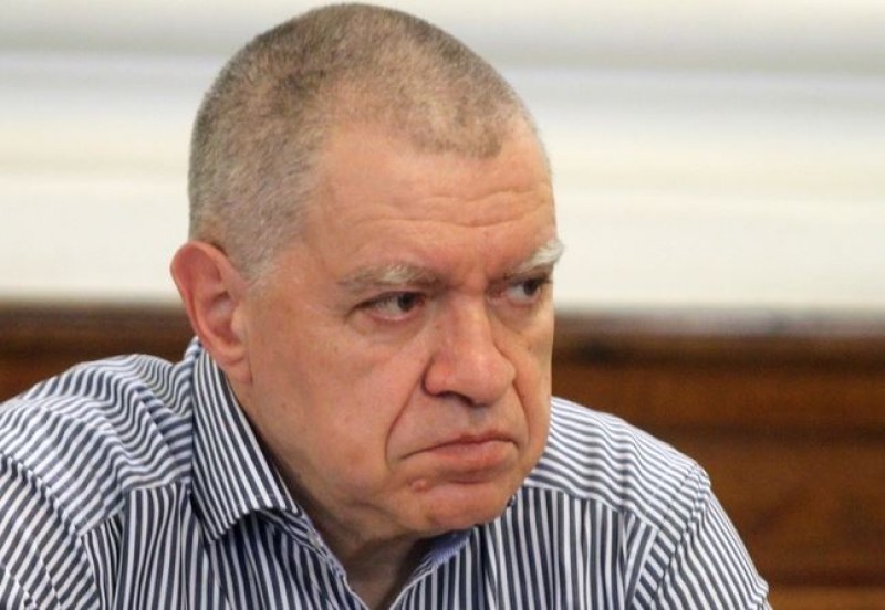 Проф. Константинов: За 54 дни половината от населението ще се „запознае” с вируса