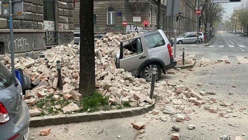 Има разрушения от земетресенията в Загреб! Рухна кула на катедрала ВИДЕО+СНИМКИ