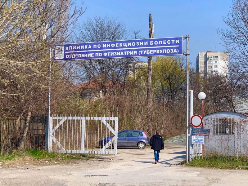 Затварят още една болница в Пловдив заради COVID-19, случаите растат