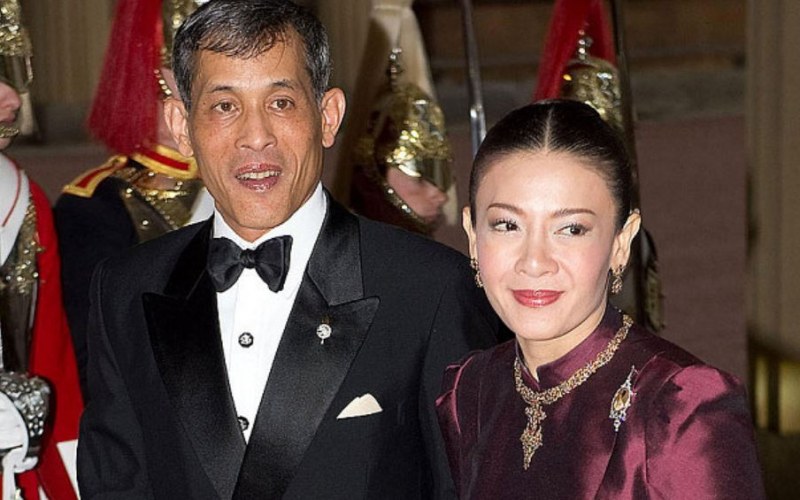 Тайландският крал се изолира, взе само... 20 жени!