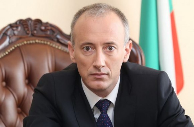 Ето на кои учители заплатата ще бъде намалена