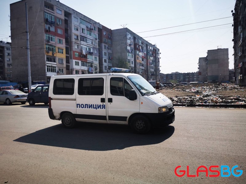 От този час: Затварят под карантина 1000 роми в Пещера!