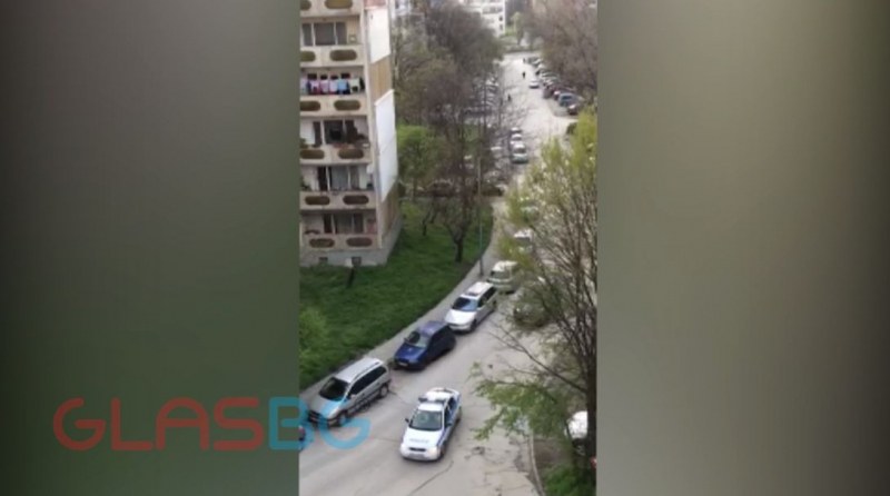 Полицията подгони разхождащи се по кварталите в Пловдив ВИДЕО
