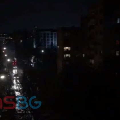 В дъжда: Стотици пловдивчани ръкопляскаха тази вечер ВИДЕО