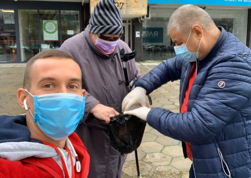 Доброволци подадоха ръка на бедстващи хора в Пловдив и региона