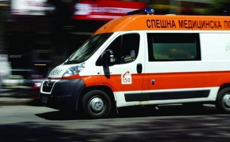 Мъж е с опасност за живота след токов удар