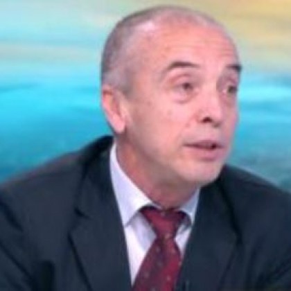 Доц. Мангъров: Да се затваря цялото общество, не е издържана мярка