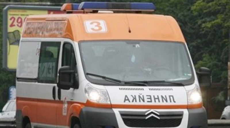 Две коли се блъснаха челно, има загинал