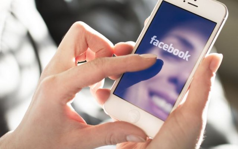 Страница на Агенция по заетостта приема заявления... във Facebook