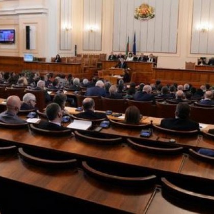 Ще връщат ли пари по стари сметки за парно и ток
