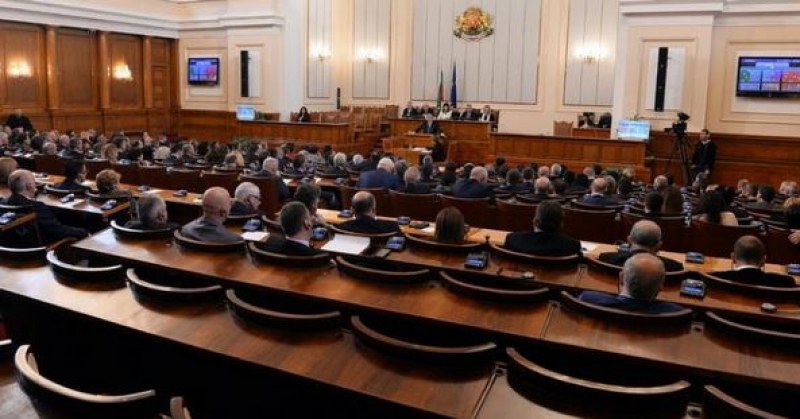 Ще връщат ли пари по стари сметки за парно и ток