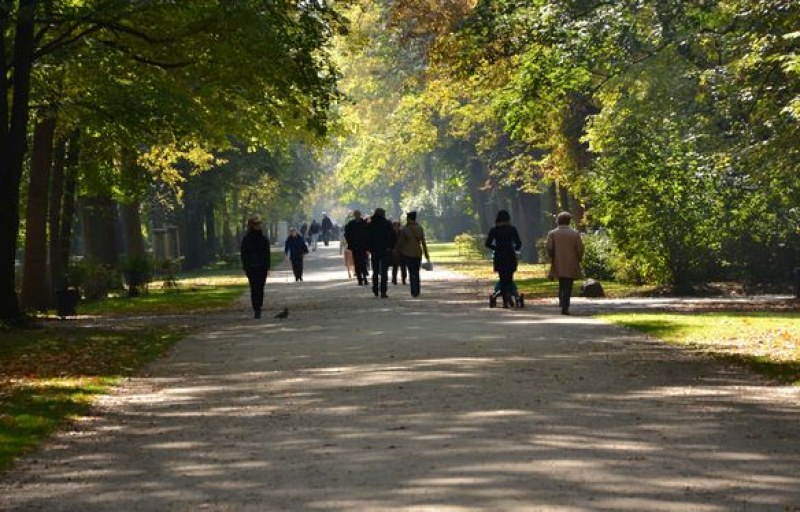 Още една страна в ЕС разхлабва мерките, разходките в парка са позволени