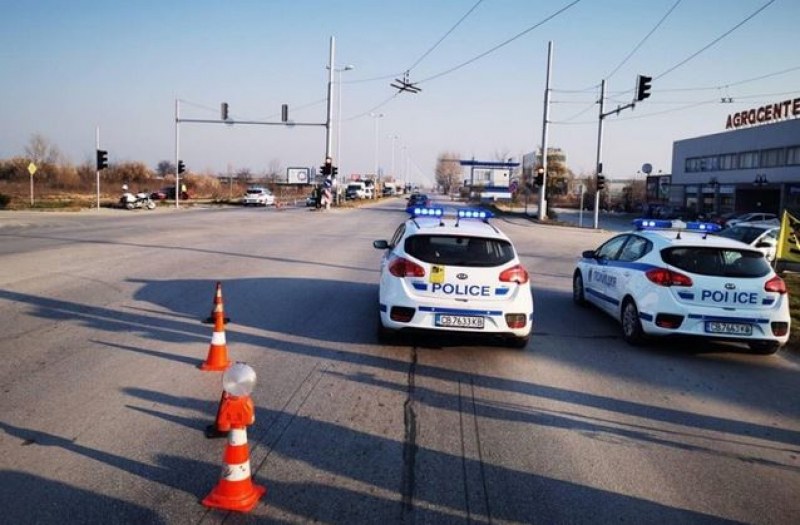 Пловдивските полицаи плъзнаха по улици и паркове! Следят за спазването на мерките