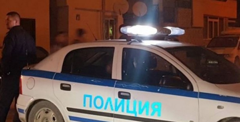 Агресивни роми нападнаха полицаи в Пловдив, откараха ги в болница!