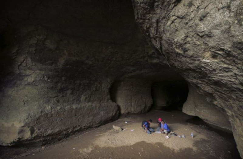 Блокирани туристи живяха близо месец в пещера!
