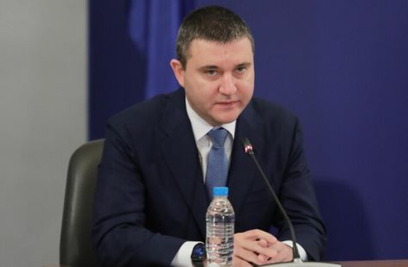 Държавата дава милиарди за бизнес и самонаети