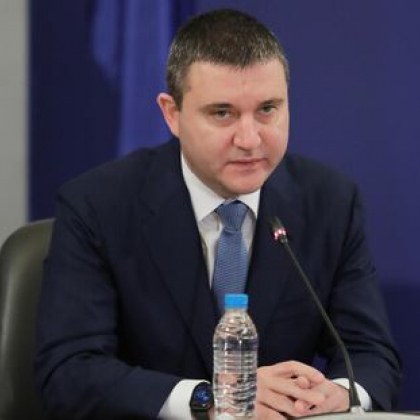 Държавата дава милиарди за бизнес и самонаети