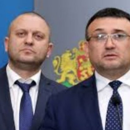 Маринов и Хаджиев искат среща с Борисов заради опашките по КПП-тата