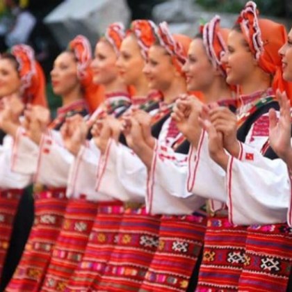 Светла сряда е! Днес къпят Мара Лишанка и играят Ладино хоро